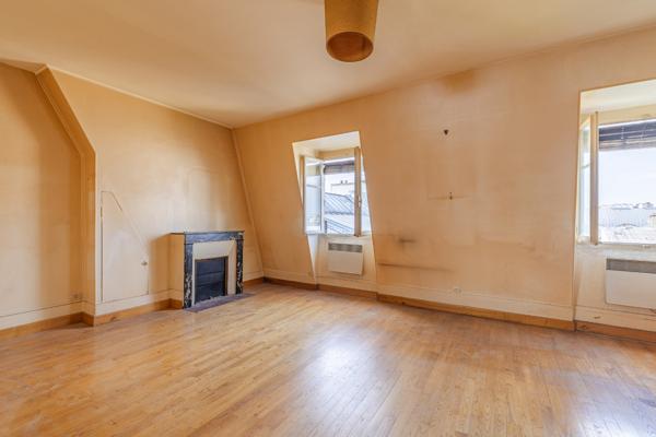 Marais - Place des Vosges - Bastille - Dernier étage - Joli 3 pièces à potentiel