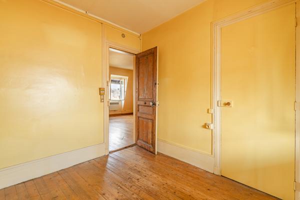 Marais - Place des Vosges - Bastille - Dernier étage - Joli 3 pièces à potentiel