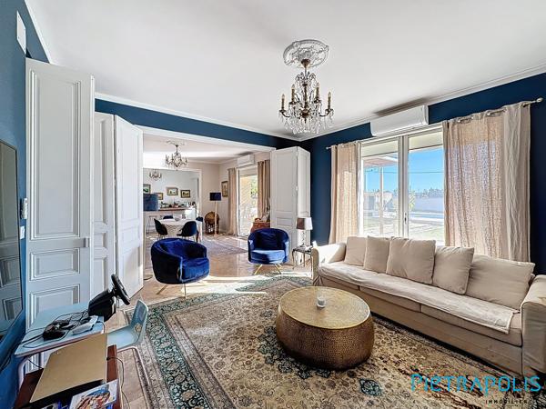 FRONTIGNAN : Sur une parcelle de 1461m², Villa R+1 T7