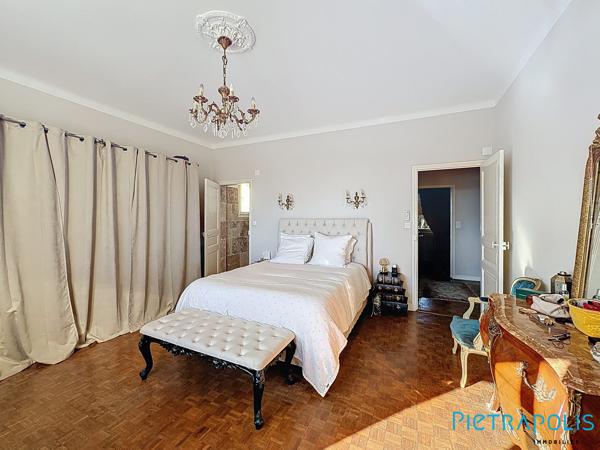 FRONTIGNAN : Sur une parcelle de 1461m², Villa R+1 T7
