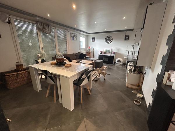 F4 de 86 m2 au 2ème étage + une cave + place de parking privée