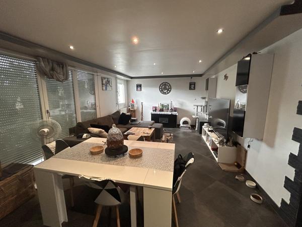 F4 de 86 m2 au 2ème étage + une cave + place de parking privée