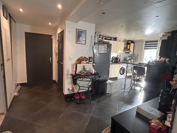 F4 de 86 m2 au 2ème étage + une cave + place de parking privée