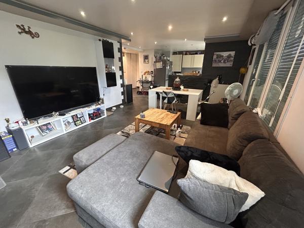 F4 de 86 m2 au 2ème étage + une cave + place de parking privée