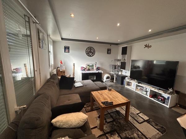 F4 de 86 m2 au 2ème étage + une cave + place de parking privée