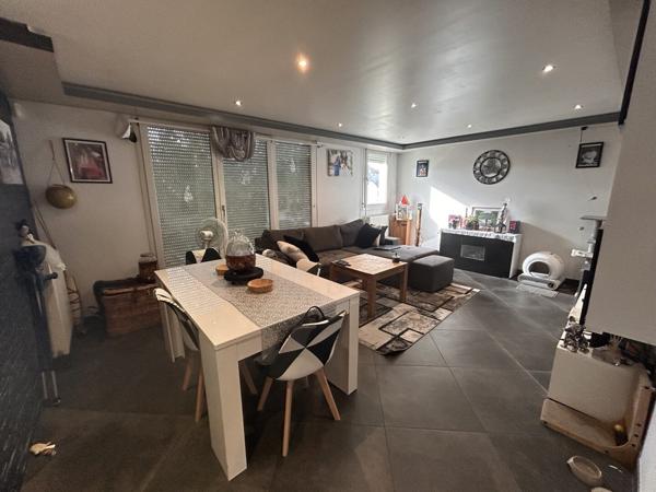 F4 de 86 m2 au 2ème étage + une cave + place de parking privée