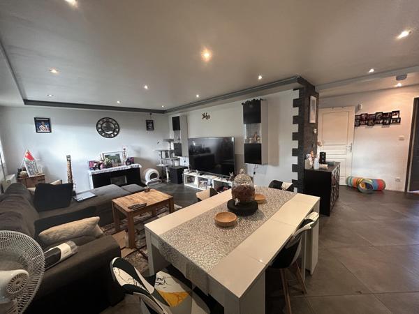 F4 de 86 m2 au 2ème étage + une cave + place de parking privée