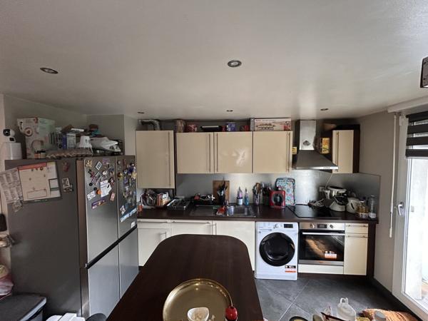 F4 de 86 m2 au 2ème étage + une cave + place de parking privée