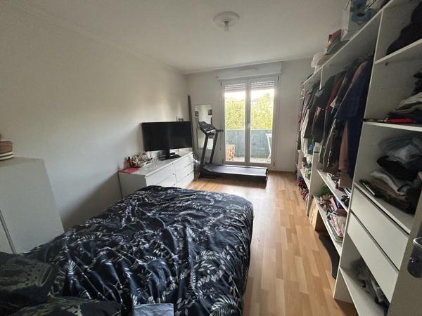 F4 de 86 m2 au 2ème étage + une cave + place de parking privée