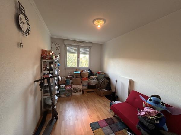 F4 de 86 m2 au 2ème étage + une cave + place de parking privée