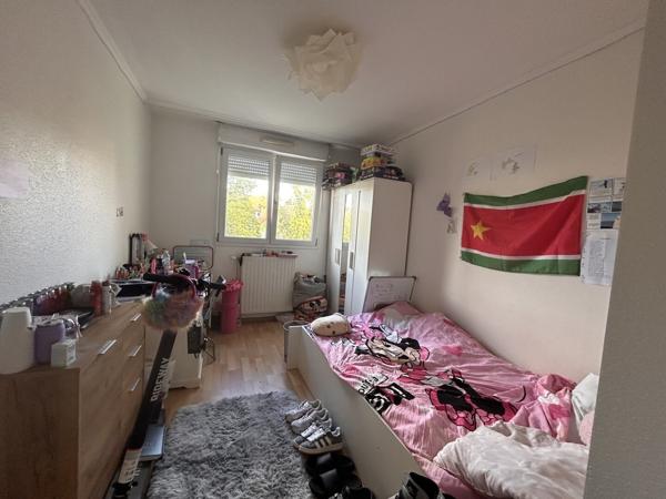 F4 de 86 m2 au 2ème étage + une cave + place de parking privée