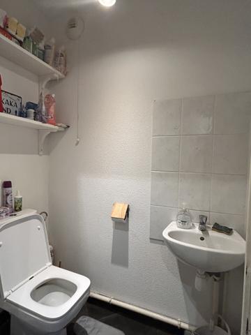 F4 de 86 m2 au 2ème étage + une cave + place de parking privée