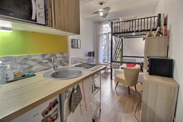 STUDIO de 22.53 m² avec jardin privatif de 15m² situé entre Gare et Comédie