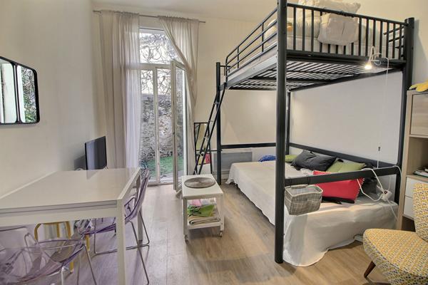 STUDIO de 22.53 m² avec jardin privatif de 15m² situé entre Gare et Comédie