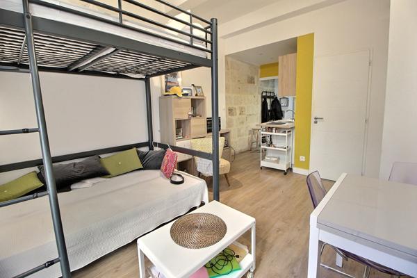 STUDIO de 22.53 m² avec jardin privatif de 15m² situé entre Gare et Comédie