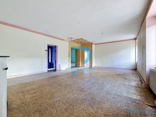 APPARTEMENT/PLATEAU A RENOVER AVEC CAVE ET GARAGE