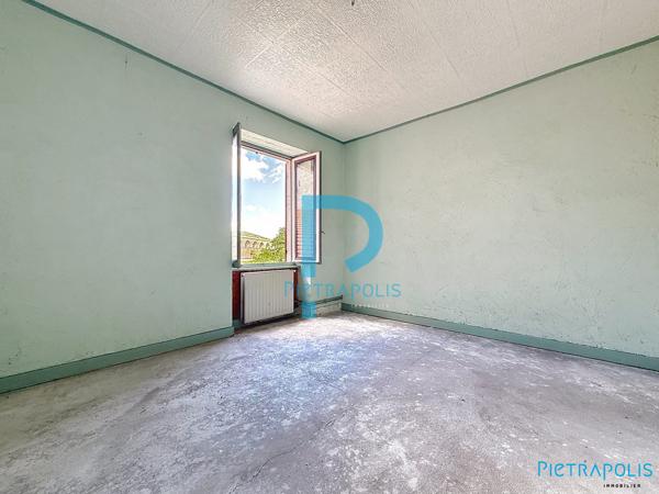 APPARTEMENT/PLATEAU A RENOVER AVEC CAVE ET GARAGE