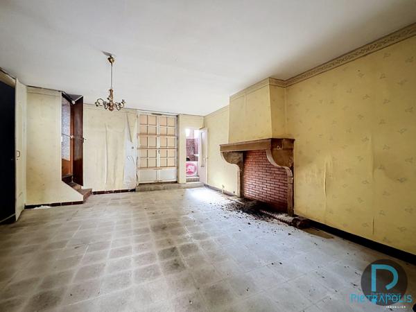 TENEMENT IMMOBILIER avec trois appartements et terrain
