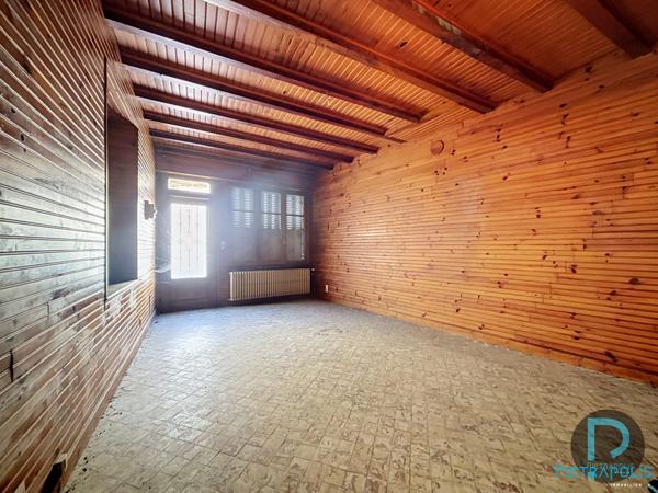 TENEMENT IMMOBILIER avec trois appartements et terrain