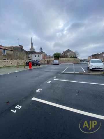 Location parking Saint Philbert De Grand Lieu : 50 € - AJP Immobilier Saint-Philbert-de-Grand-Lieu
