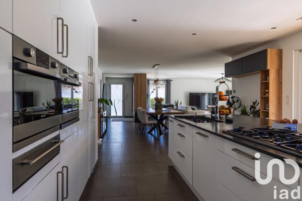 Maison à vendre 6 pièces 198 m² Ventabren