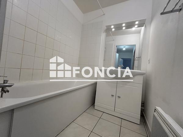 Location Appartement 2 pièces 45.43 m² - 33 RUE DESSEAUX Rouen 76100