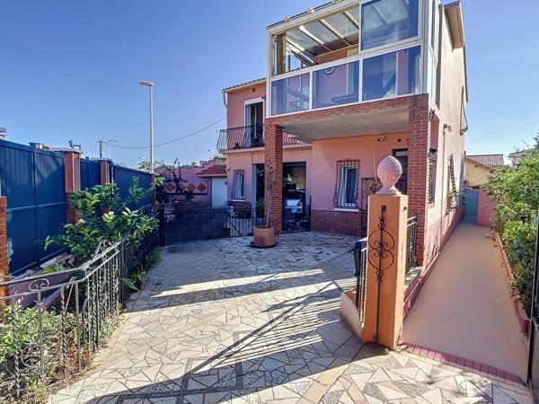 Maison 3 chambres bureau et grands garages