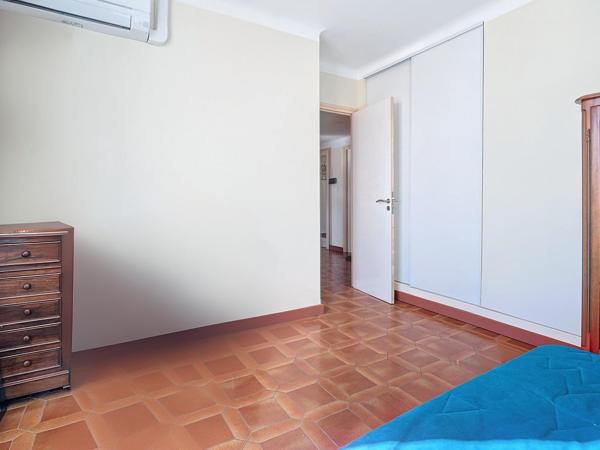 Maison 3 chambres bureau et grands garages