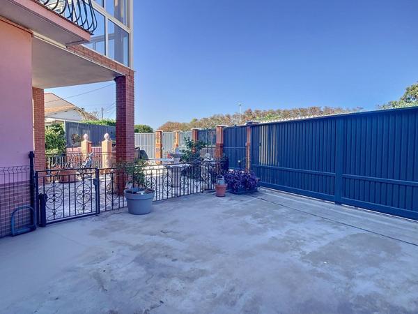 Maison 3 chambres bureau et grands garages