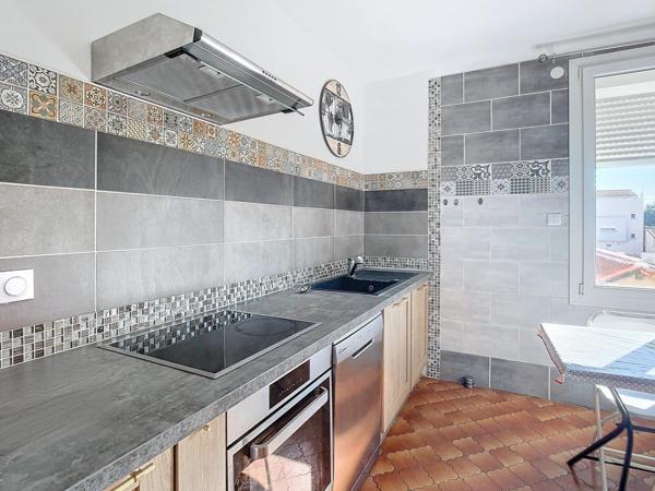 Maison 3 chambres bureau et grands garages