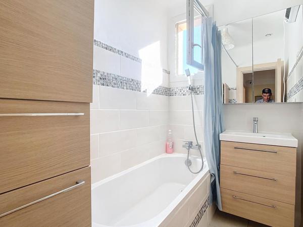 Maison 3 chambres bureau et grands garages