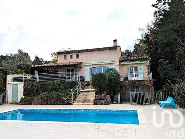 Maison 9 pièces de 320 m² à Mandelieu-la-Napoule (06210)