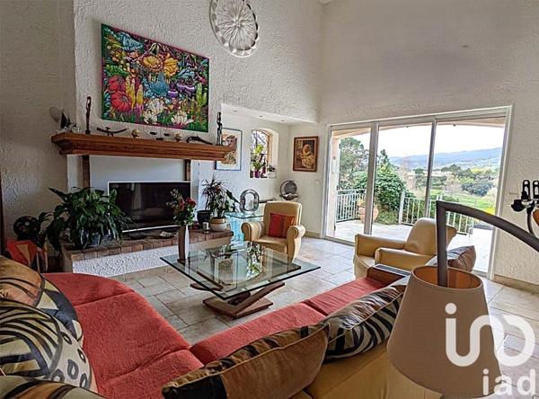 Maison 9 pièces de 320 m² à Mandelieu-la-Napoule (06210)