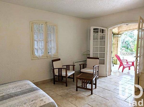 Maison 9 pièces de 320 m² à Mandelieu-la-Napoule (06210)