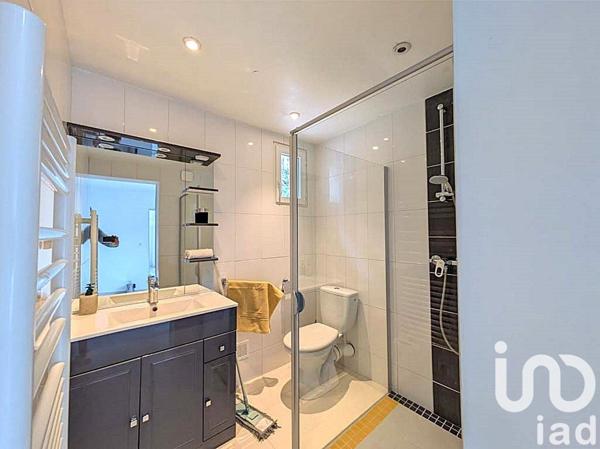 Maison 9 pièces de 320 m² à Mandelieu-la-Napoule (06210)