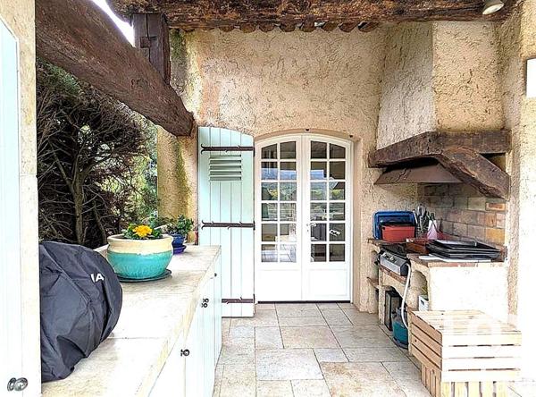 Maison 9 pièces de 320 m² à Mandelieu-la-Napoule (06210)