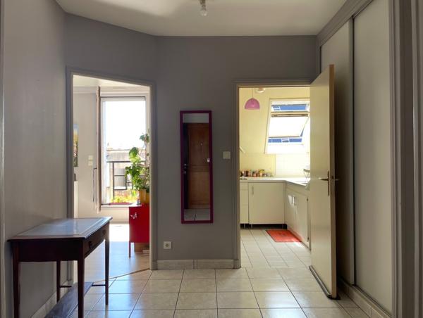 Appartement
         2 pièces
        - 62 m² 222 000 € *