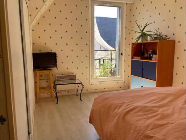 Appartement
         2 pièces
        - 62 m² 222 000 € *