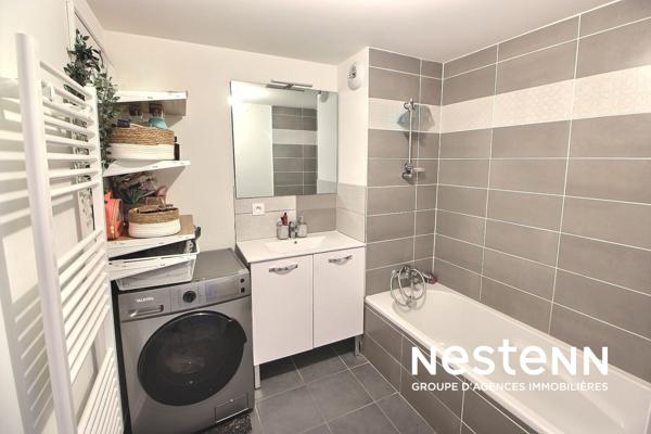 VENISSIEUX -CENTRE-VILLE- APPARTEMENT - T3 -70M2-TRANSPORTS- Gare de Vénissieux- METRO- TRAMWAY T4/T10-COMMERCES- BALCON -RANGEMENTS - SPACIEUX - GARAGE POSSIBLE EN SUP