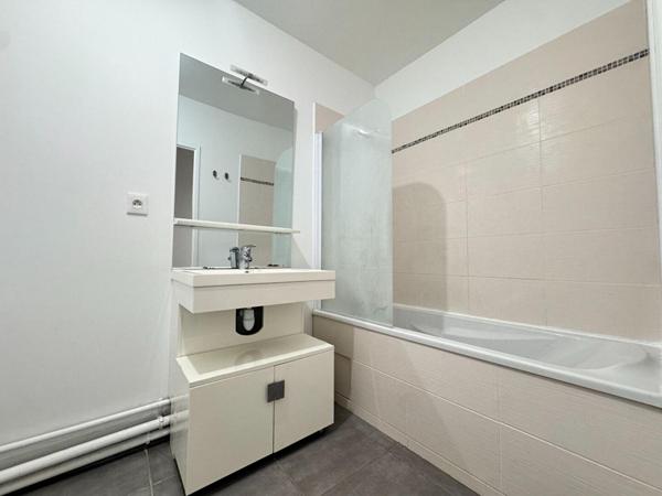 A VENDRE : T2 à LILLE • • 163 000 € FAI • Réf. 1998