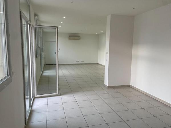 Appartement  de 118 m²  proche commerces  - terrasse de 60 m2