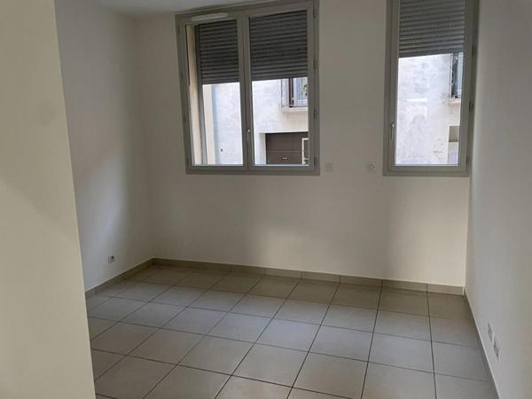 Appartement  de 118 m²  proche commerces  - terrasse de 60 m2