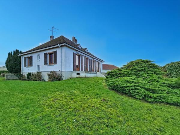 Maison 6 pièces 115m² sur sous-sol total proche Longueville