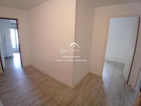 Vue sur la piscine, venez poser vos valises dans cette propriété