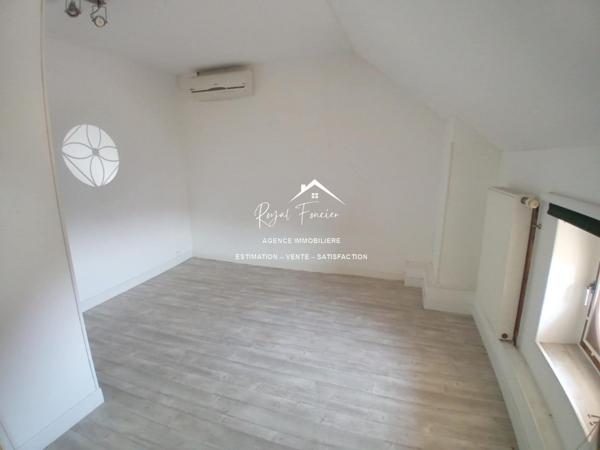 Vue sur la piscine, venez poser vos valises dans cette propriété