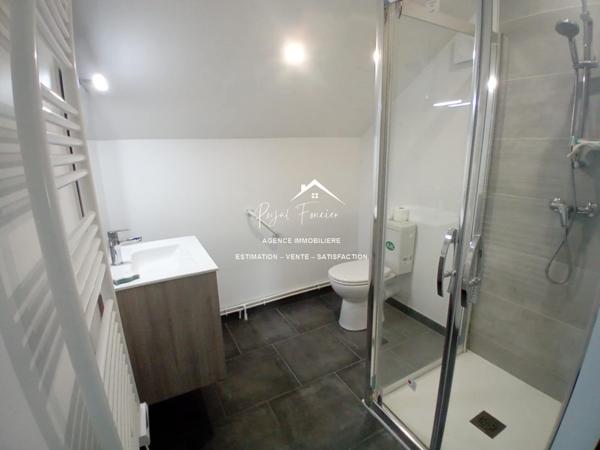 Vue sur la piscine, venez poser vos valises dans cette propriété