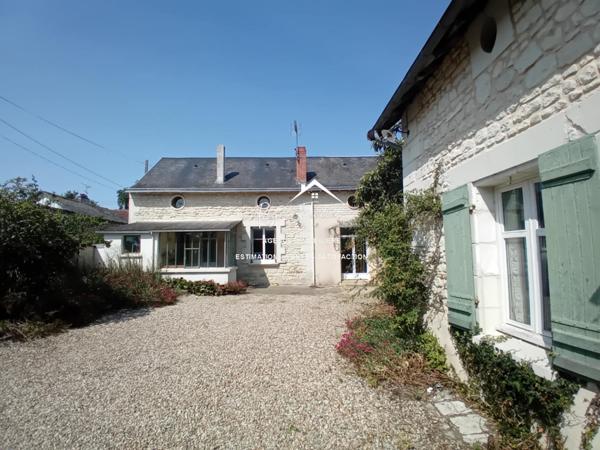 Vue sur la piscine, venez poser vos valises dans cette propriété