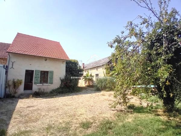 Vue sur la piscine, venez poser vos valises dans cette propriété