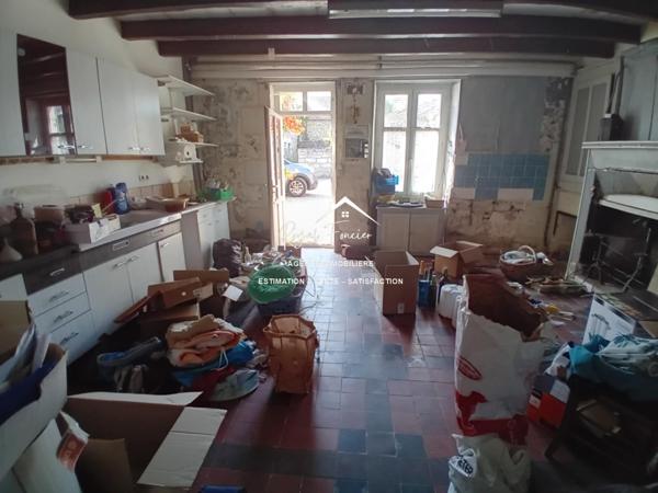 Vue sur la piscine, venez poser vos valises dans cette propriété