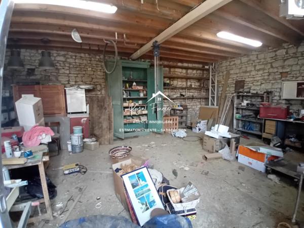 Vue sur la piscine, venez poser vos valises dans cette propriété